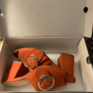 C comfort est 1946 pumps size 9